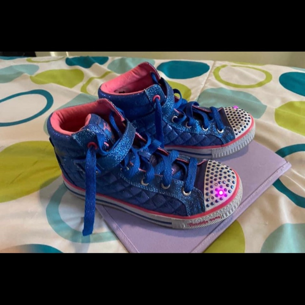 Light up tinkle toe sketchers sneaker
